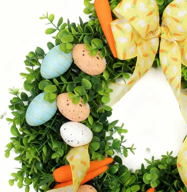 Osterkränze dekoration med äggdesign -