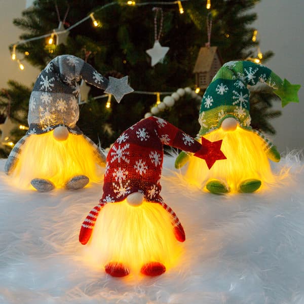 1 harmaa kasvoton nukke valoisalla Rudolph-kääpiöpehmonukella