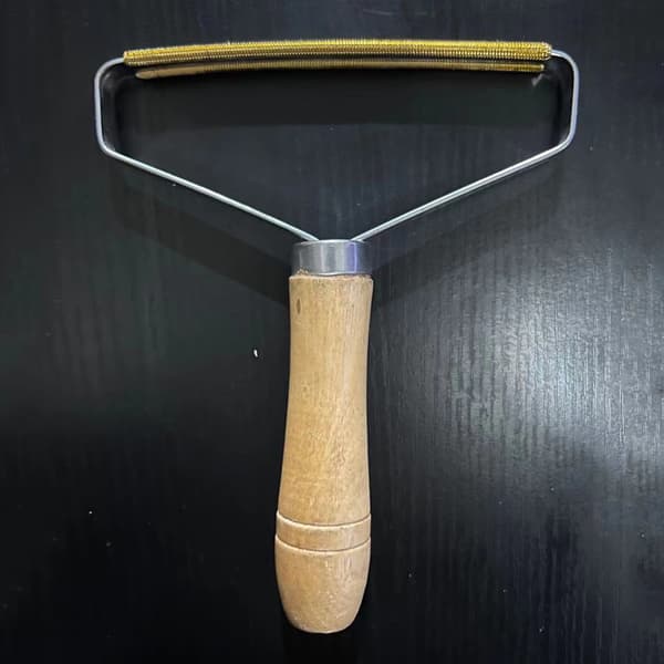 #Reusable lint remover with wooden handle Clothes care roller#