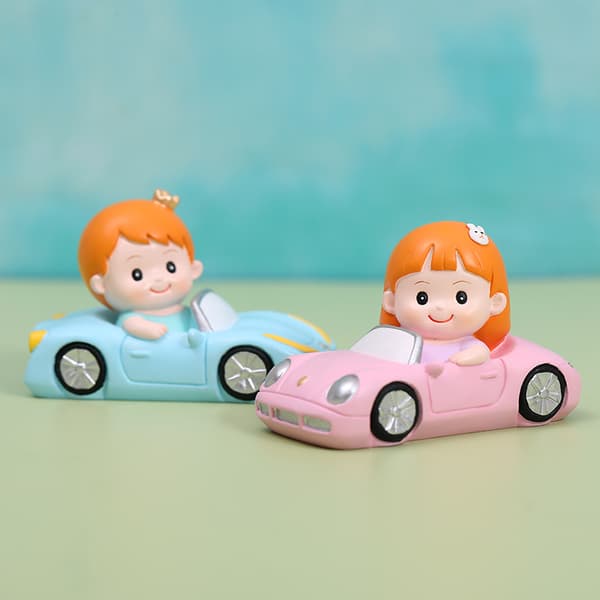 2 bilpynt til babykake, bakepynt, fullmånedel