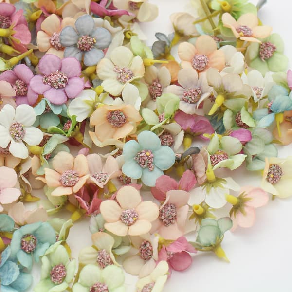 200 stykker 2,5 cm bryllupssilke små blomster DIY håndlavet måtte