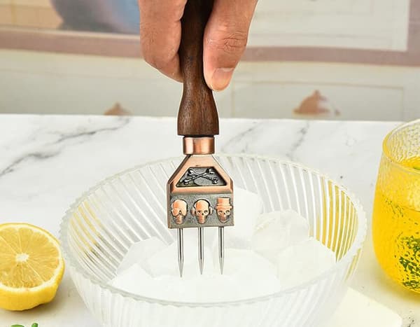 Ice Pick Stainless Steel Ice Crusher Japanese Style Ice Chisel Hammer Bar Ice Carving Tool with Solid Wood Handle for Kitchen Bar Restaurant