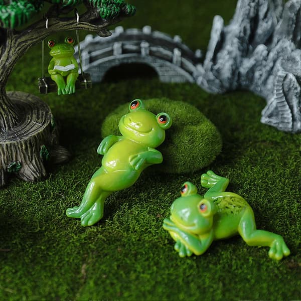 Realistic Frog Ornament - Compact - for Creative Landscaping and Photography