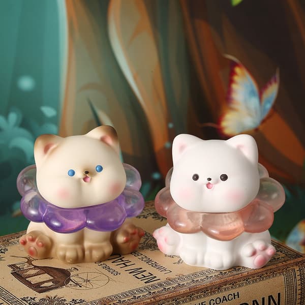 2 Cute Meowing Cat Figurines Resin Bedroom Decorations