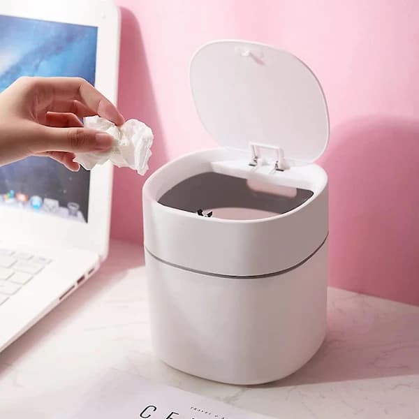 [PL】 Mini Desktop Trash Can with Lid Sanitary Basket Sunflower Seed Shell Car Trash Can (Cotton Lid, White)