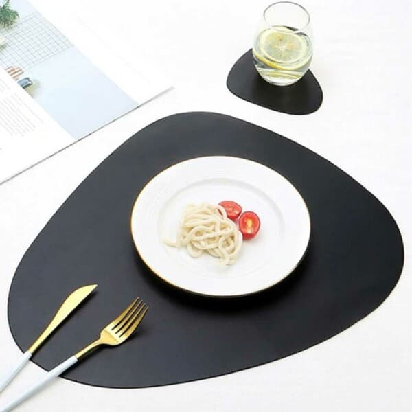 4 kpl pöytätabletti tekonahkaa pyöristetty musta 43x36cm musta black
