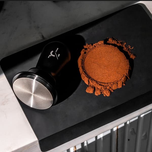 Kaffestamper Espresso Distribution Tool Trykfjedret Stamper - 51mm Svart black