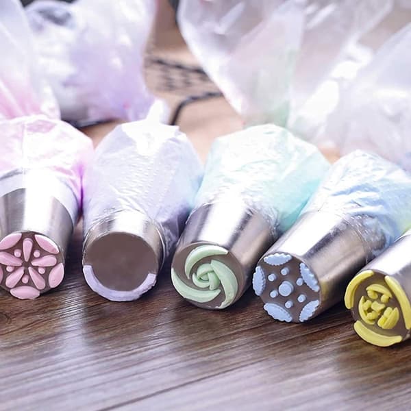 Disposable Piping Bag with 31 Nozzles Silver Baking Decorating Tool Cake Compatible with All Brands