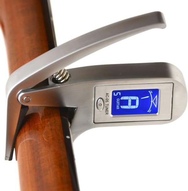 (AC-05) Tuner + guitar capo i ét. Metal capo til elektrisk DXGHC