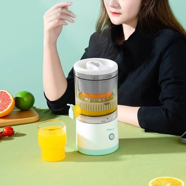 Multifunctional Electric Juicer USB Charging Kitchen Automatic Fresh Juicer Portable Fruit Juice Blender White White