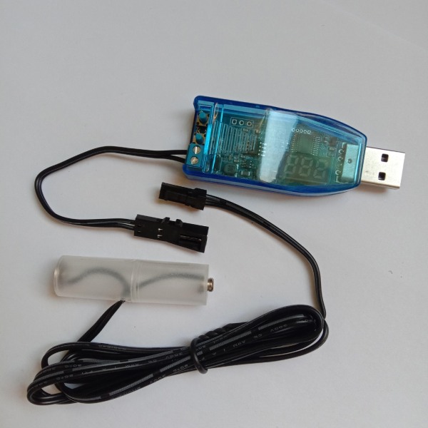 1m USB til 1V-24V justerbar LR6/AM3/AA batter eliminator med LED voltmeter
