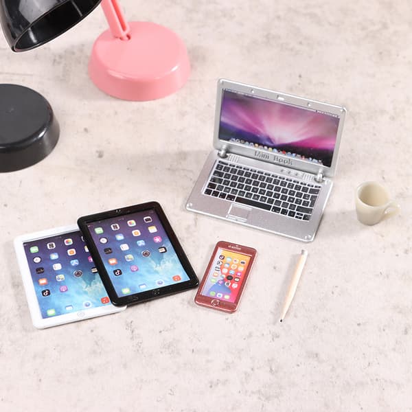 1:12 Dukkehustørrelse Mini-bærbar PC, Telefon, Tablet, Skrivebordslampe, Bok B