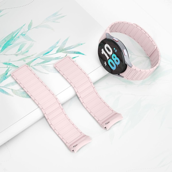 Mykt armbånd kompatibelt med Samsung Galaxy Watch 4/5/6 armbånd for kvinner og menn, klassiske silikon sportsbånd med magnetisk lukking Pink sand