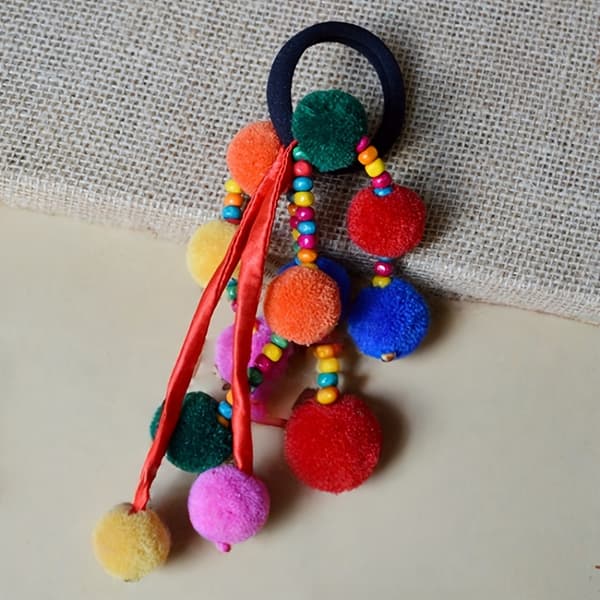 Boheemit värikkäät tupsupallot hiuslenkit Random Color