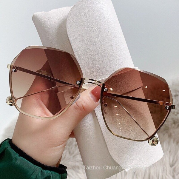 Nytt mode Elegant stor ram oregelbunden trimning solglasögon UV-skydd