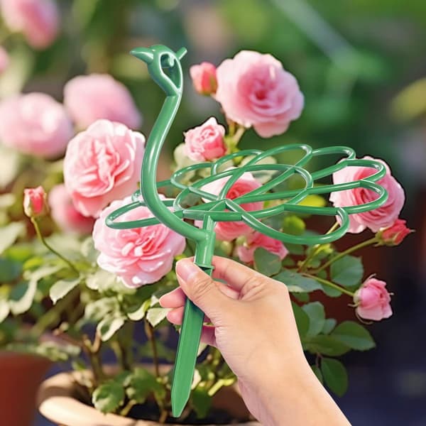 Et sæt med 8 påfugleformede plantestøtter til altan- og haveplanter. 8PCS