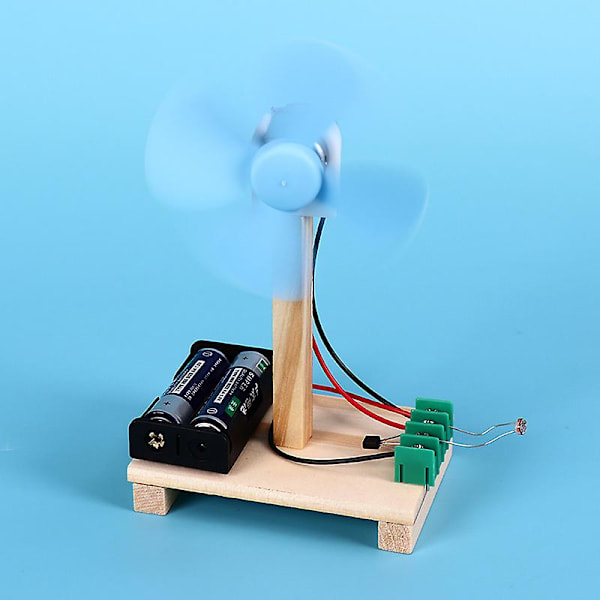 Tieteen kokeilu DIY-tuotantomateriaalit Pieni tuotanto Pieni keksintö Infrapunakaukosäätimen tuuletin