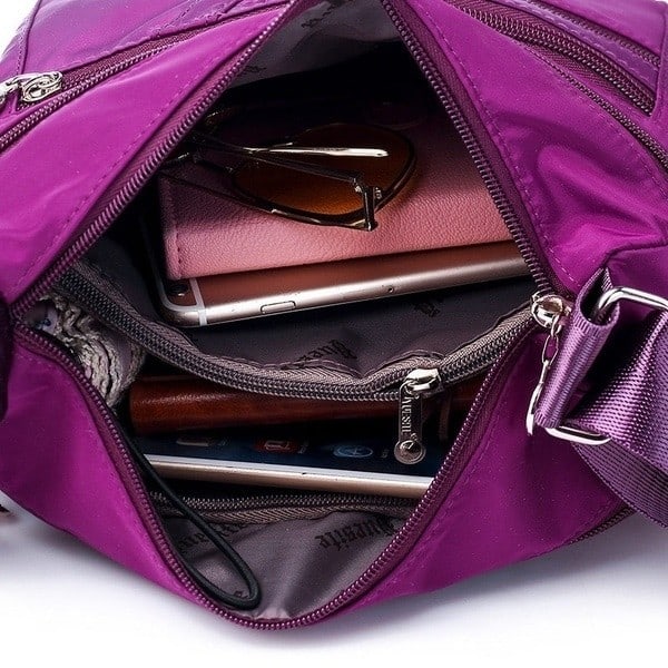 Vattentät nylon crossbody-handväska med en axelrem DarkBlue