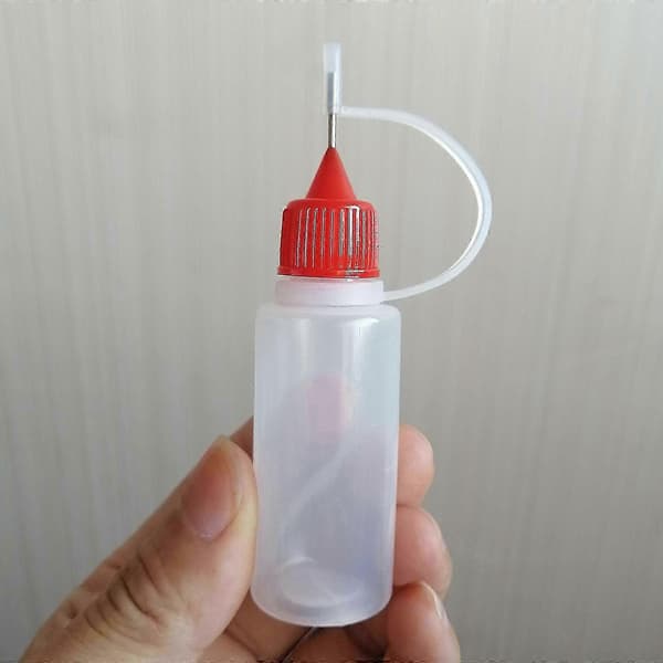 10 x 10 ml plastflaskor med nål, idealiska för exakt vätskedispensering