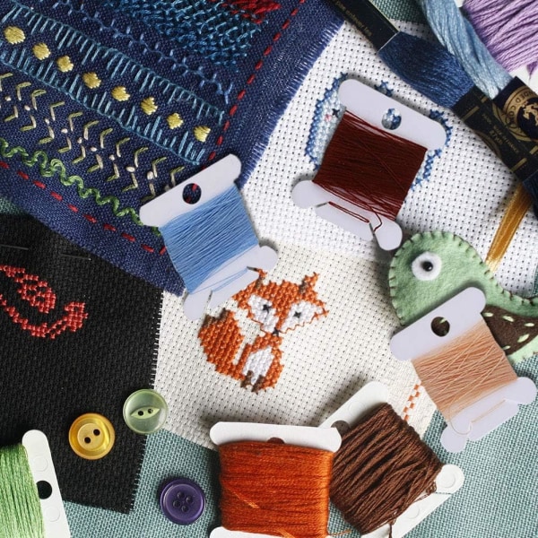 120 st plasttrådspolar korsstygnsbroderi trådarrangör trådspolar kort för hantverk DIY broderi broderisömnad förvaring vit