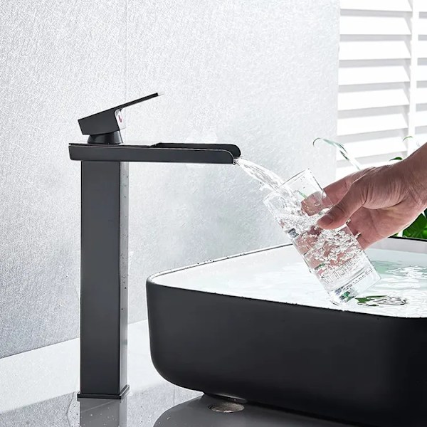 Modern svart vattenfall badrumskran, vattenfall handfat kran high