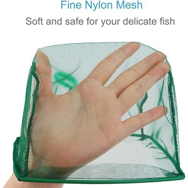 Akvarienet med fint net til små fisk med plasthåndtag