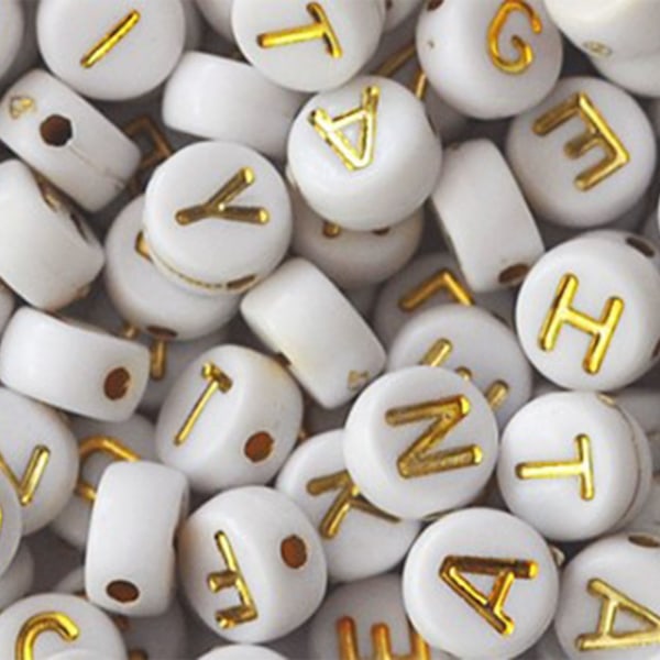 200 st smyckespärlor set lösa akryl guld bokstav på vit armband tillbehör för barn