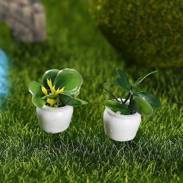 4 kpl 1:12 nukkekodin miniatyyripuita ruukuissa vihreänä