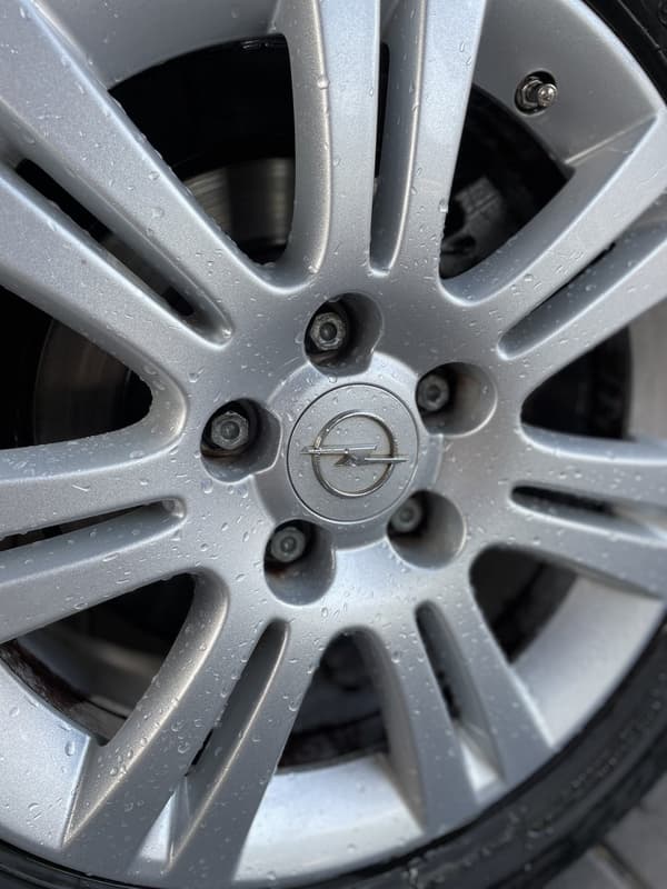 4 kpl - Opel Keskikupit / Pyörännavan tunnus - B 83 64mm - Silver