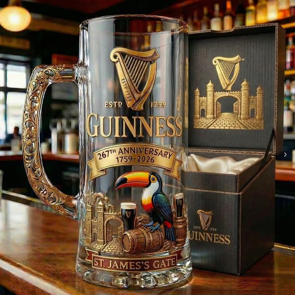 Uusi Guinness Draught -olutlasi, virallinen 20 unssin tuoppi ikonisella harppulogolla, pubin baarilasit (BT) Guinness draft beer (with handle)
