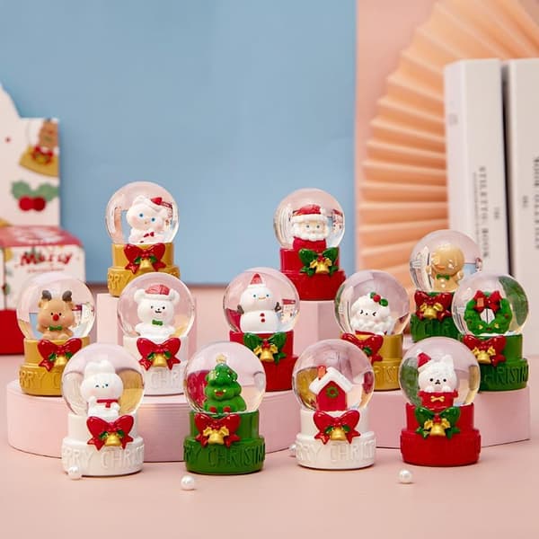 12 stk. Julekugler med Sne Blind Box Sæt, Juleoverraskelsesbokse, Mini Farveskiftende LED Lys Sne Globe, Søde Julepynt