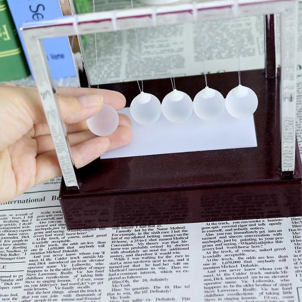 Newtons Cradle LED-lys opplyst kinetisk energi hjemmekontor vitenskap leker hjemmedekor