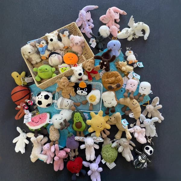 Jellycat Pehmoketjunukke – Söpö Laukun Koruleluasuste*Viinirypäle