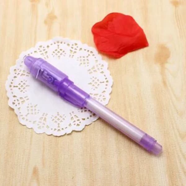 4 stk./parti Tegning Usynlig Blækpen Lysende Lyspen Magisk Lilla 2 i 1 UV Sort Lys Combo Læringslegetøj til Børn 4pcs