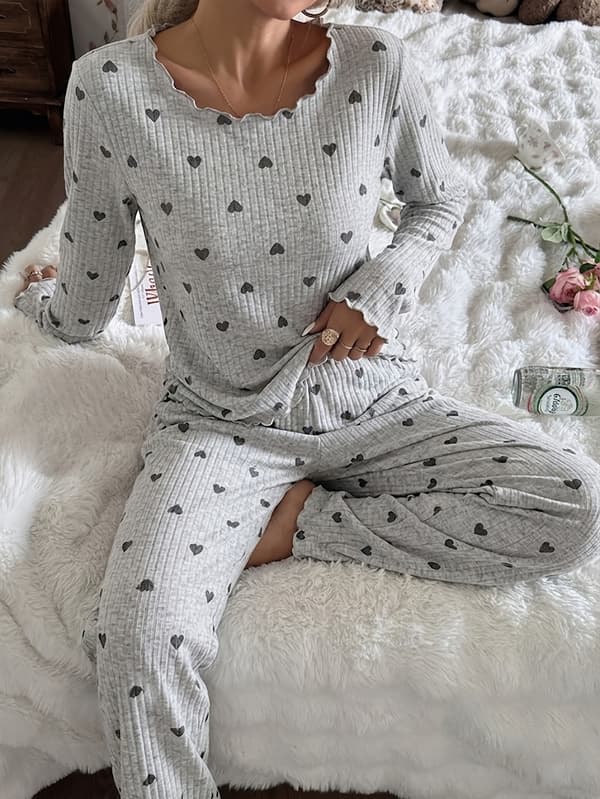 Ribbat pyjamasset för dam med hjärtmönster, långärmad tröja och mysbyxor M Grey
