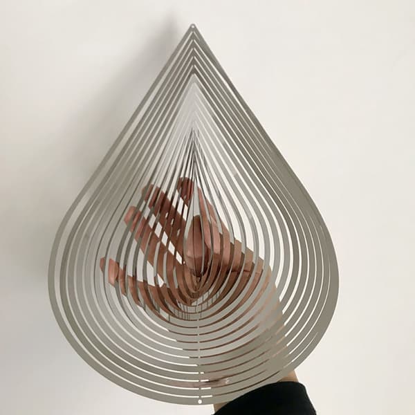 Beating Wind Spinner Rostfritt stål Roterande Wind Chime Bell Multicolor 30*20cm