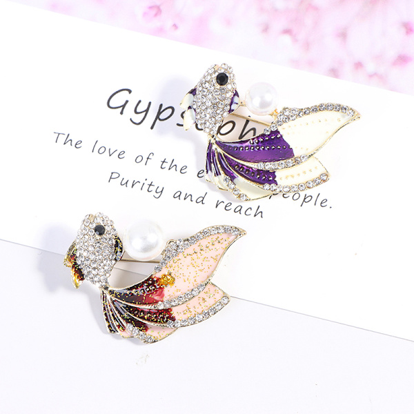 1pc kristall strass guldfisk broscher kvinnor brosch pin tyg A2