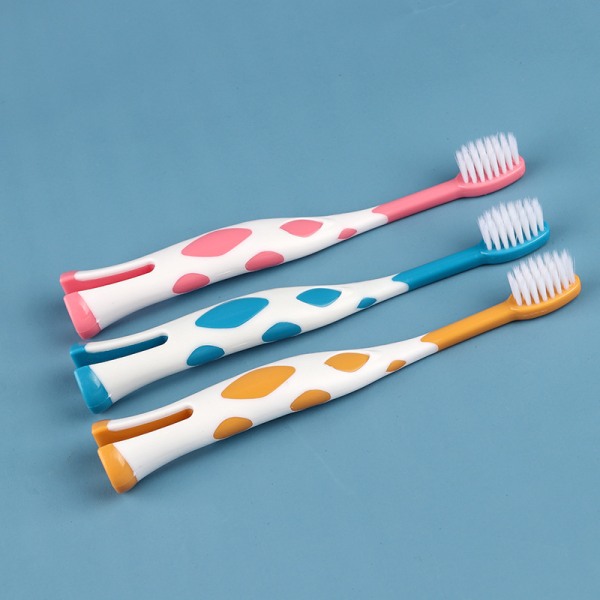Set med 3 tandborstar med mjuka borst för barn från 2 till