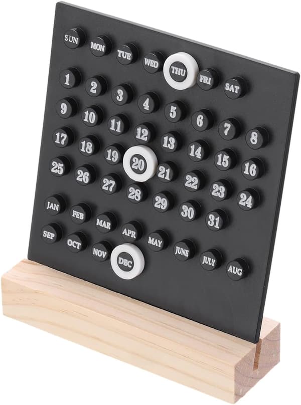 Evighetskalender i tre med akrylstativ, som viser måned, ukedag og dato.
