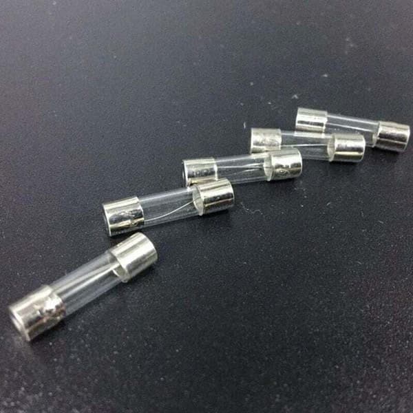 100 lasisulaketta 5x20mm laatikossa Sulake 0.2A 20A..