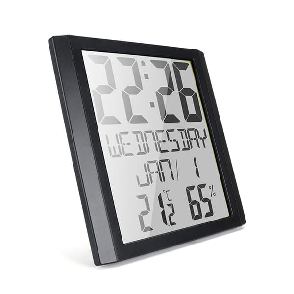 Stort digitalt vægur med dato og temperatur