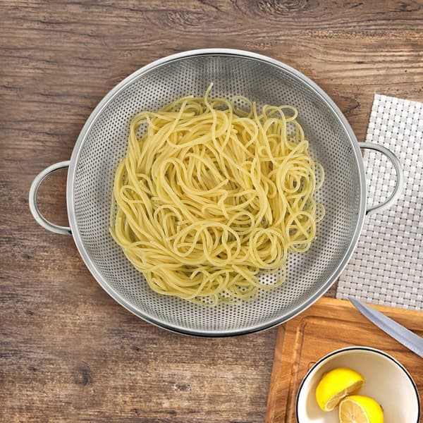 Stainless Steel Colander, Set of 3 with Handles, Perforated Strainer for Pasta, Fruit, and Kitchen Draining, 16/22/28 cm