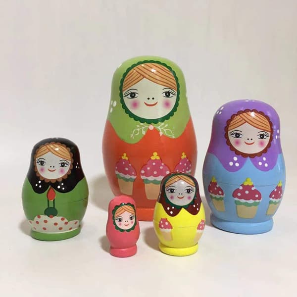 Sæt med 5 russiske Babushka trædukker