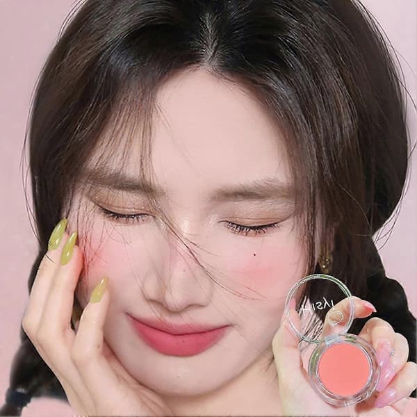 Blush Palette Peach Pink Cream-to-Matte Multi-Shade Contour with Highlighter Buildable Finish