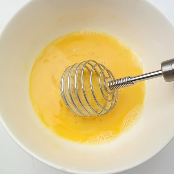 Eggvisp i rustfritt stål, rund formet fjær, melkeblander, håndholdt eggblander