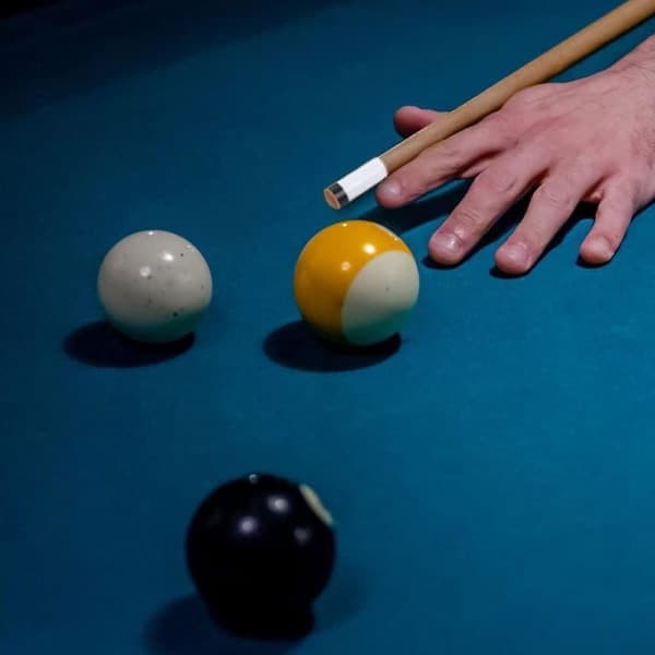 10 monterede elfenbensfarvede billardkøer med skruespids - Billardkøspidser og skruespids til holdbare professionelle snookerkøer