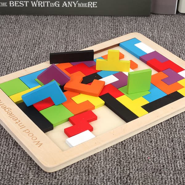 2 puisen tangram-logiikkapelin setti