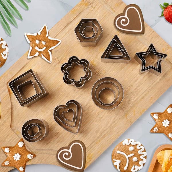 24 st Mini Cookie Cutters Set med Låda, Små Frukt Grönsaks Mini Polymerlera Formar i Rostfritt Stål