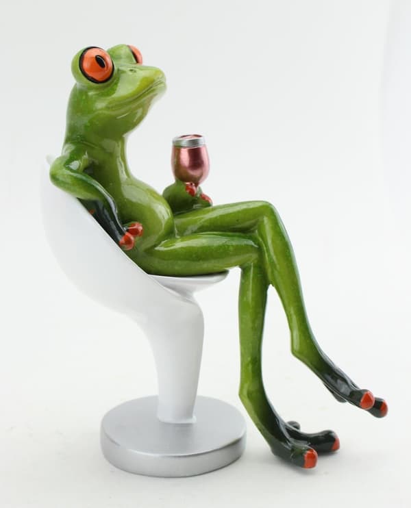 Ny og interessant frøstatue, afslappende statue, velegnet til boligindretning, drikke