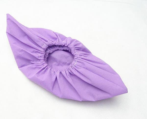 6 par halkfria skoskydd i non-woven tyg med blommönster